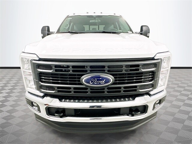 2025 Ford F-250 Lariat photo 2