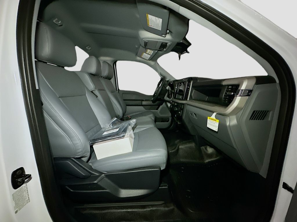 2026 Ford F-550 Super Duty Chassis Cab XL - Photo 27