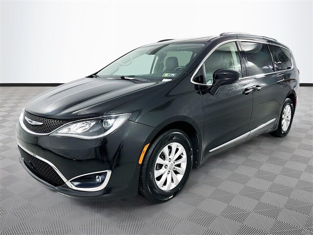2018 Chrysler Pacifica Touring L photo 3
