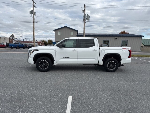 2024 Toyota Tundra SR5 photo 2