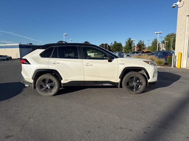2021 Toyota RAV4 Hybrid XSE photo 2