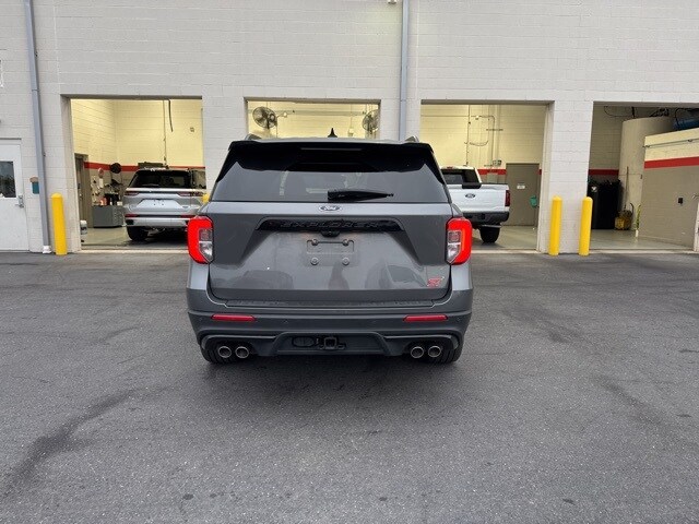 2023 Ford Explorer ST photo 2