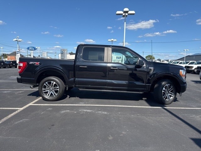 2022 Ford F-150 XL photo 2