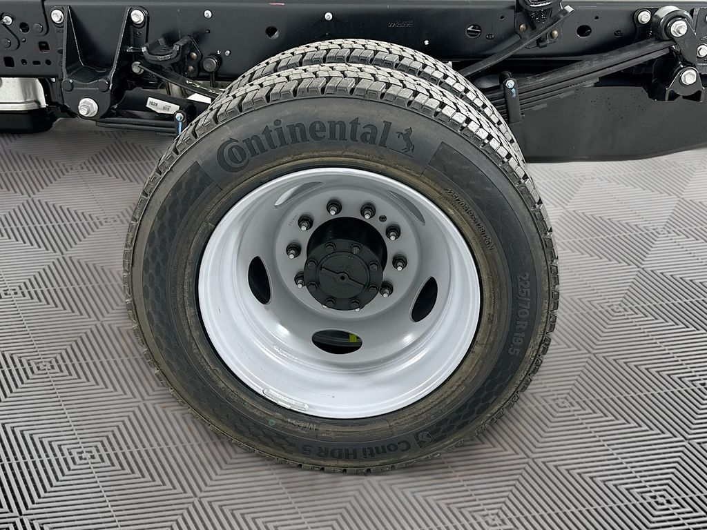 2026 Ford F-550 Super Duty Chassis Cab XL - Photo 17