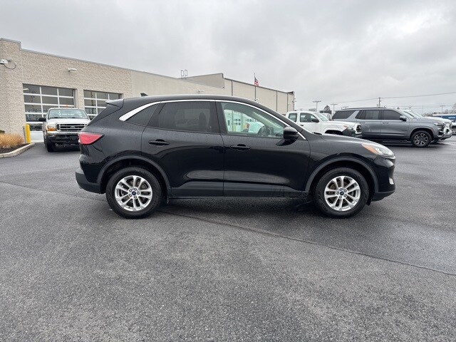 2020 Ford Escape SE photo 2