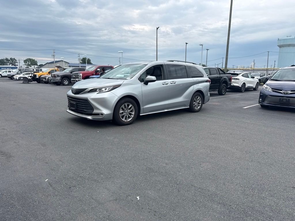 Used 2022 Toyota Sienna XLE Van Passenger Van