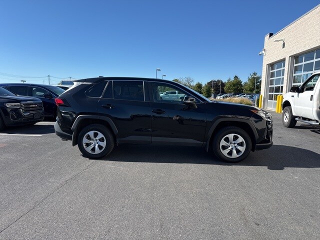 2022 Toyota RAV4 LE photo 3