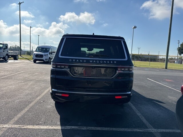 2022 Jeep Grand Wagoneer II photo 3