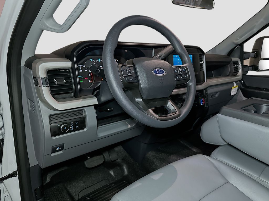 2026 Ford F-550 Super Duty Chassis Cab XL - Photo 6