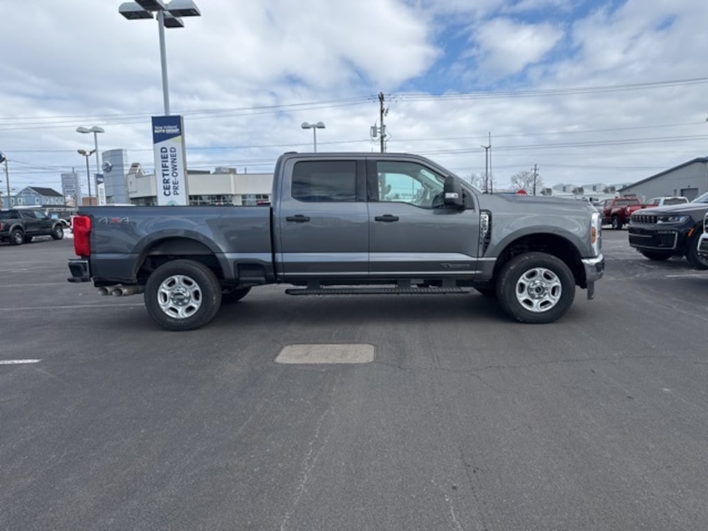 Used 2025 Ford F-250 XLT Truck Crew Cab