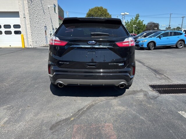 2020 Ford Edge Titanium photo 2