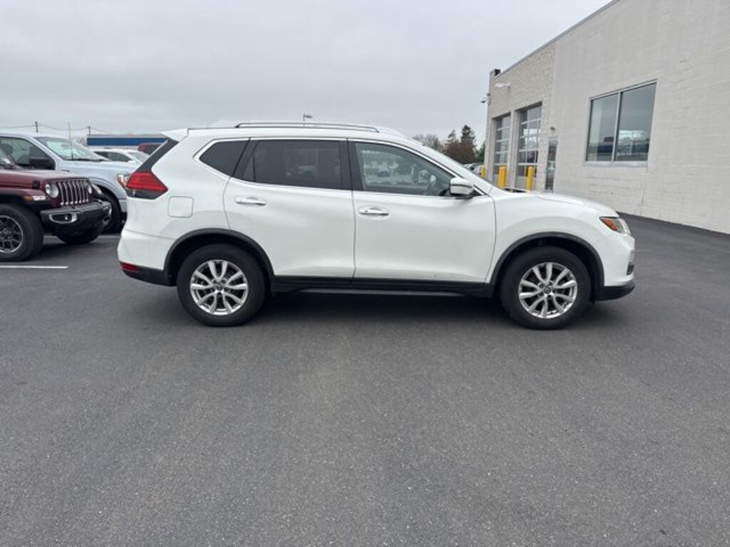 Used 2017 Nissan Rogue SV SUV
