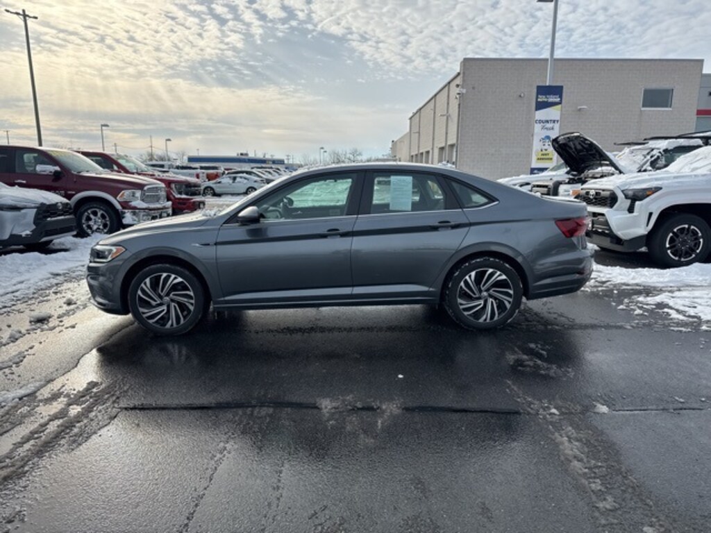 Used 2021 Volkswagen Jetta SEL Sedan