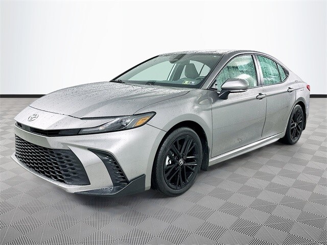 2025 Toyota Camry SE photo 3