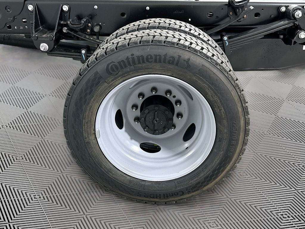 2026 Ford F-550 Super Duty Chassis Cab XL - Photo 17