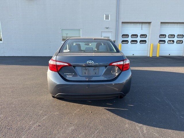 2016 Toyota Corolla LE photo 3