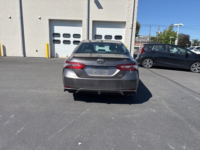 2019 Toyota Camry SE photo 2