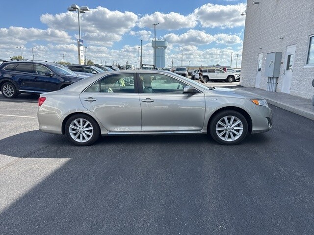 2013 Toyota Camry Hybrid XLE photo 2