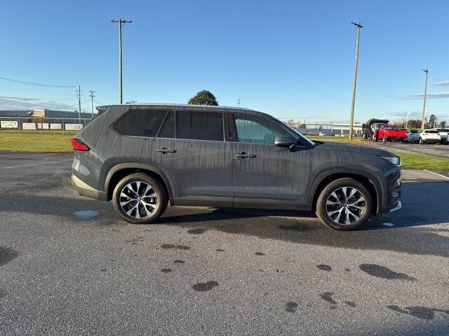2024 Toyota Highlander Hybrid Limited photo 3