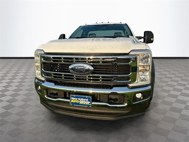 2025 Ford F-550 XL photo 2
