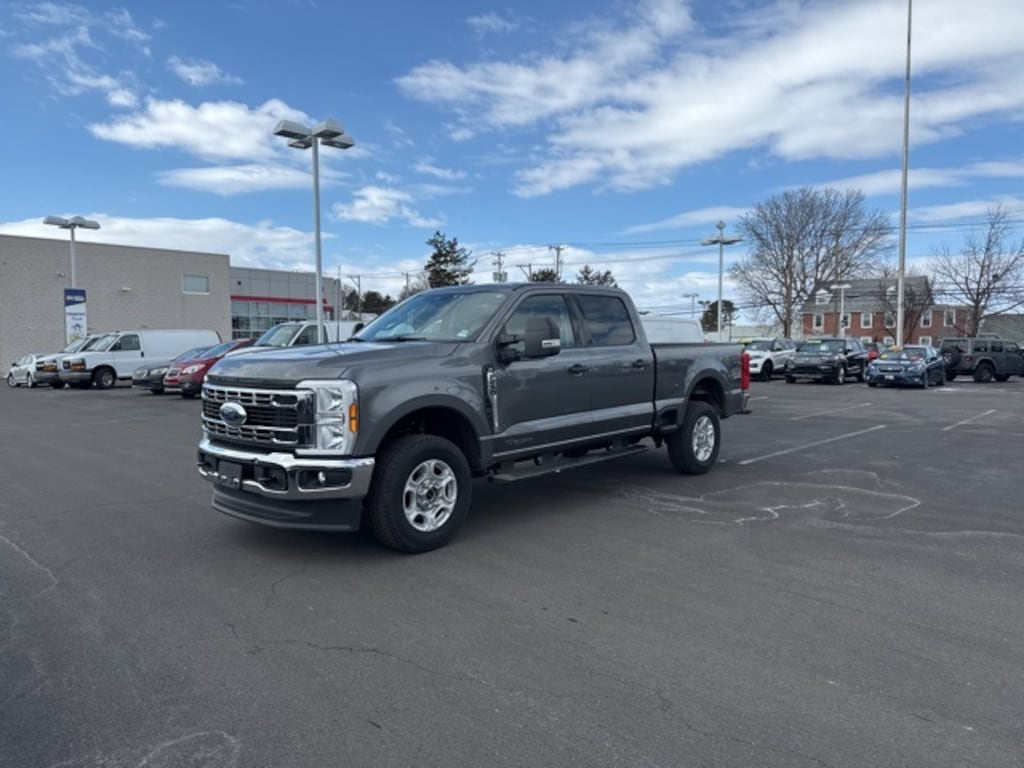 Used 2025 Ford F-250 XLT Truck Crew Cab