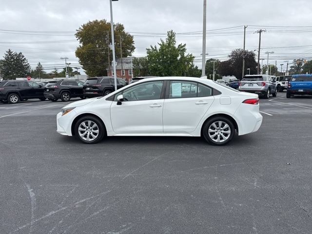 Used 2022 Toyota Corolla LE with VIN 5YFEPMAEXNP294703 for sale in Northfield, Minnesota