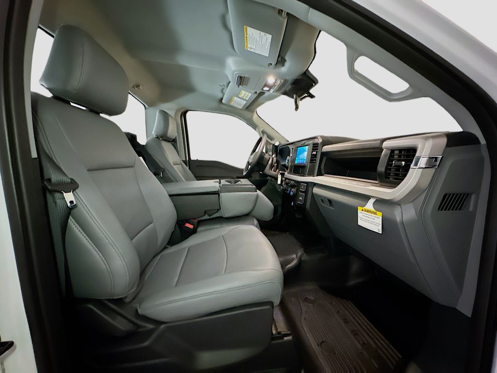 2026 Ford F-550 Super Duty Chassis Cab XL - Photo 27