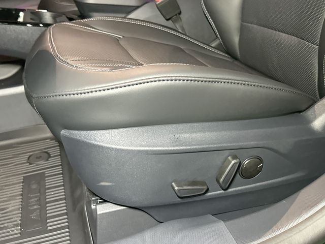 2025 Ford Mustang Mach-E Premium - Photo 13