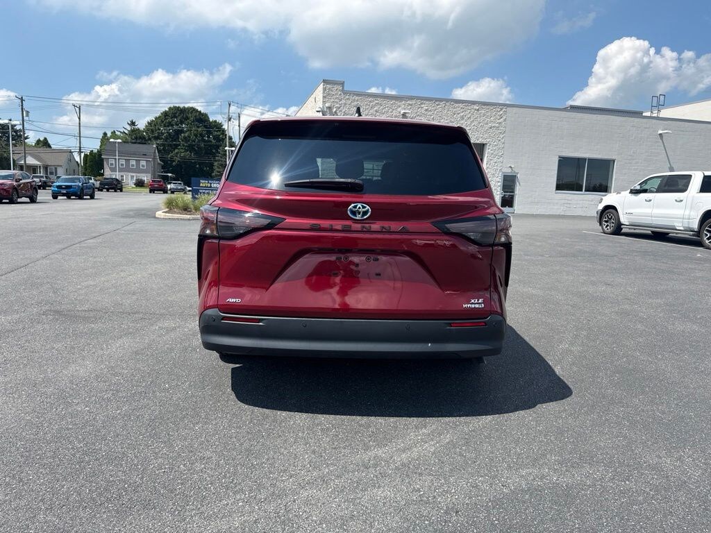 Used 2023 Toyota Sienna XLE Van Passenger Van