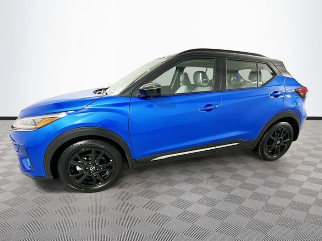 Used 2023 Nissan Kicks SR SUV