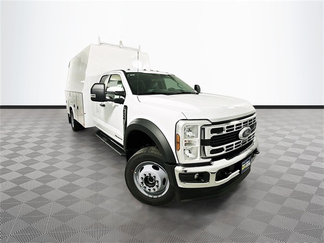2026 Ford F-550 Super Duty Chassis Cab XL's photo