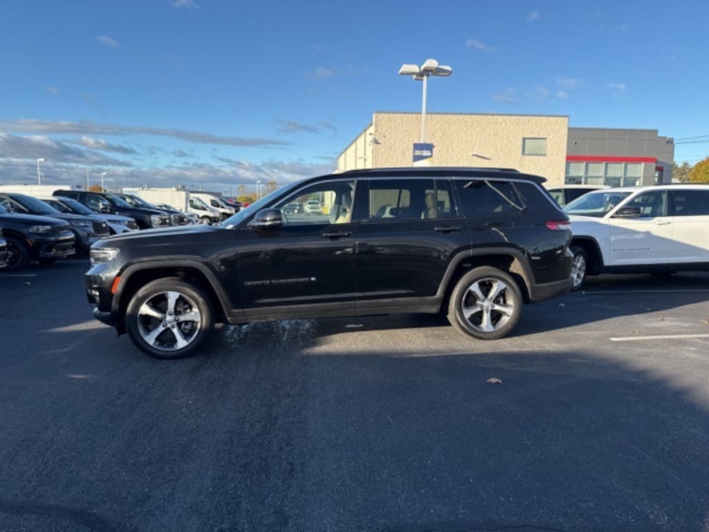 Used 2023 Jeep Grand Cherokee Limited SUV