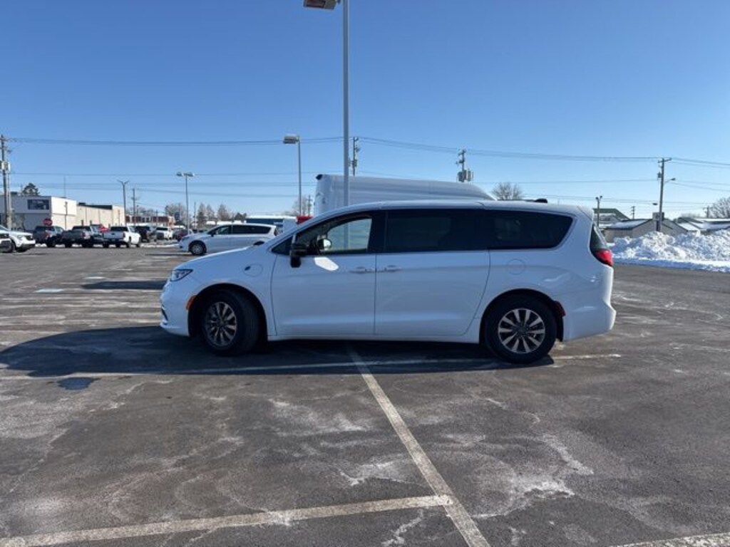 Used 2024 Chrysler Pacifica Plug-In Hybrid Select Van Passenger Van