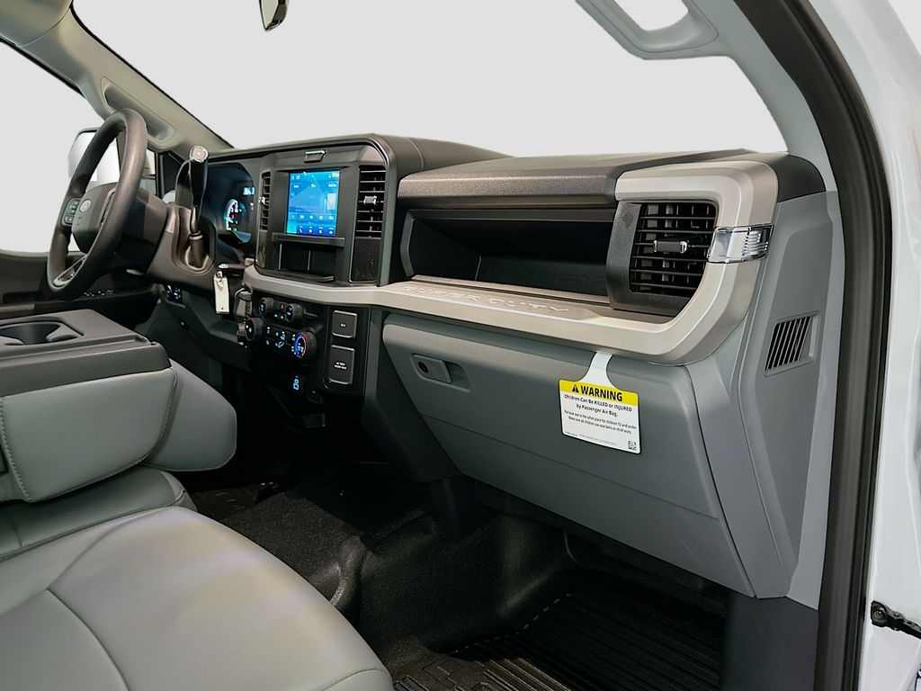 2026 Ford F-550 Super Duty Chassis Cab XL - Photo 28