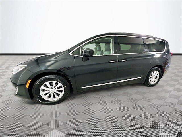 2018 Chrysler Pacifica Touring L photo 4