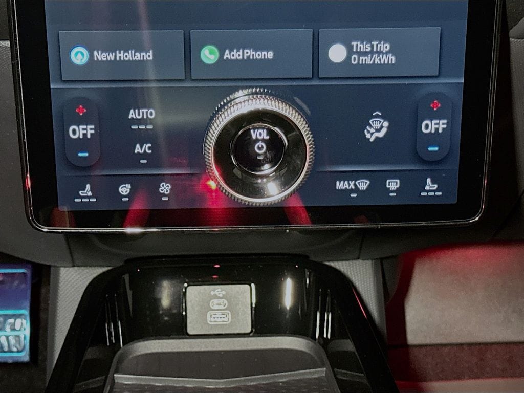 2025 Ford Mustang Mach-E Premium - Photo 14