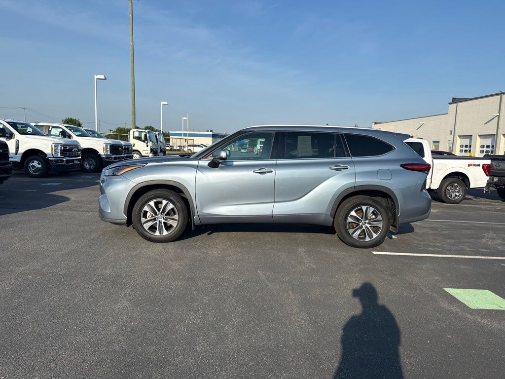 Used 2022 Toyota Highlander XLE SUV