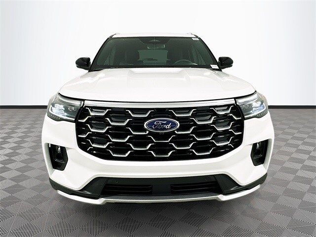2026 Ford Explorer Platinum photo 2