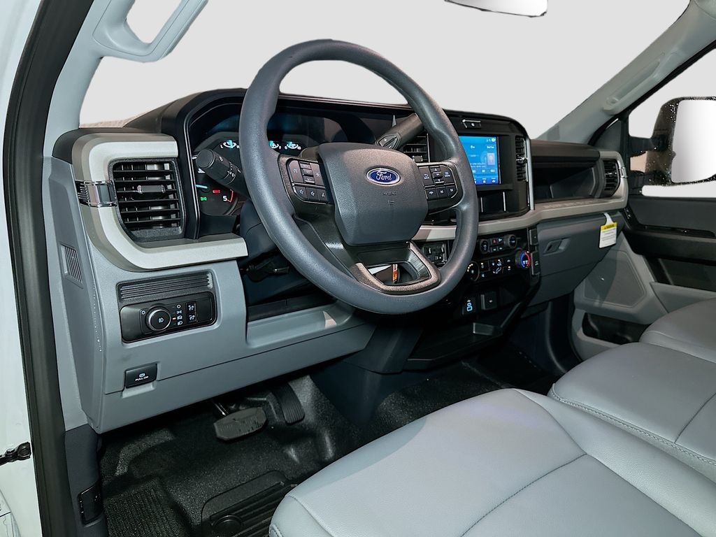 2026 Ford F-550 Super Duty Chassis Cab XL - Photo 8