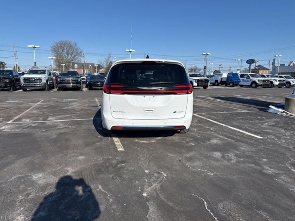 Used 2024 Chrysler Pacifica Plug-In Hybrid Select Van Passenger Van