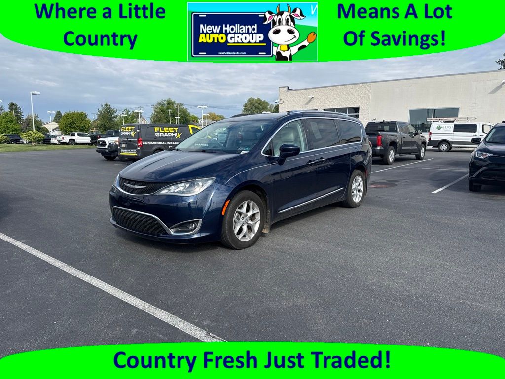 2017 Chrysler Pacifica Touring-L Plus's photo