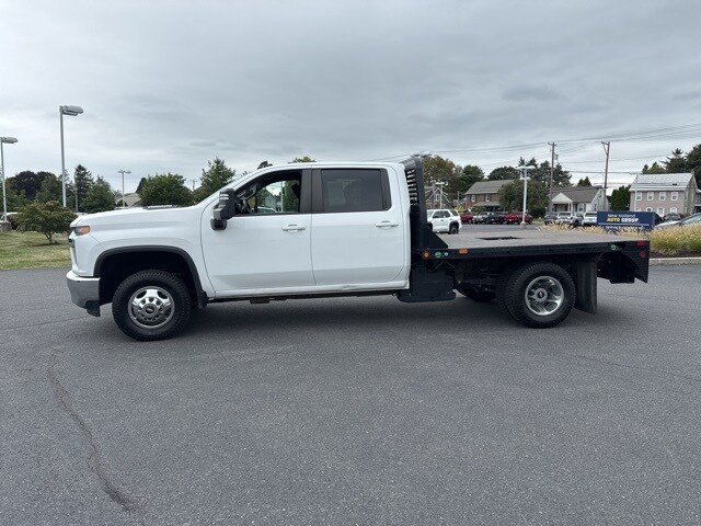 2022 Chevrolet Silverado 3500HD LT photo 2