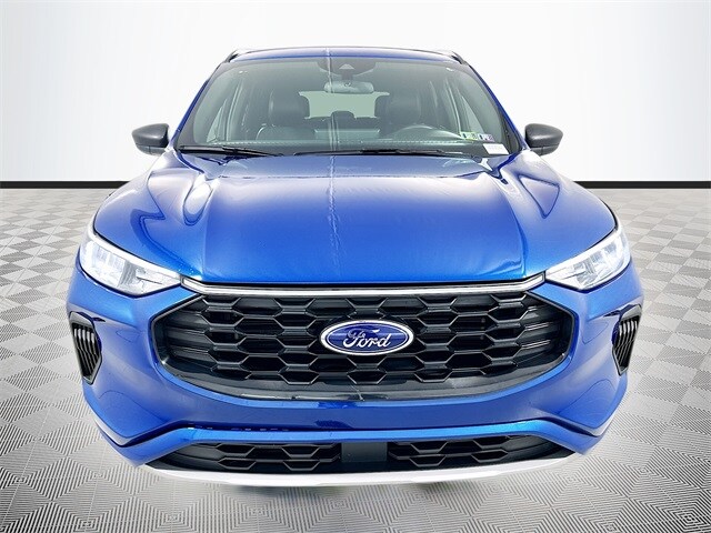 2023 Ford Escape ST-Line photo 2