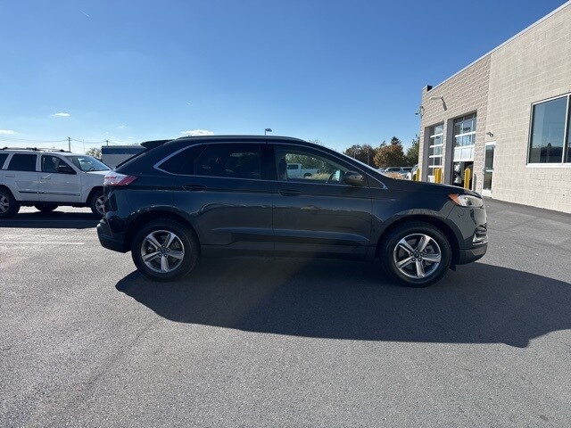 2022 Ford Edge SEL photo 3