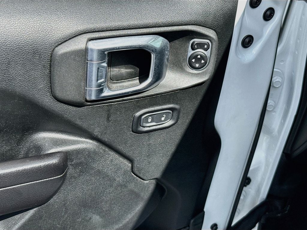 2021 Jeep Gladiator Mojave - Photo 18