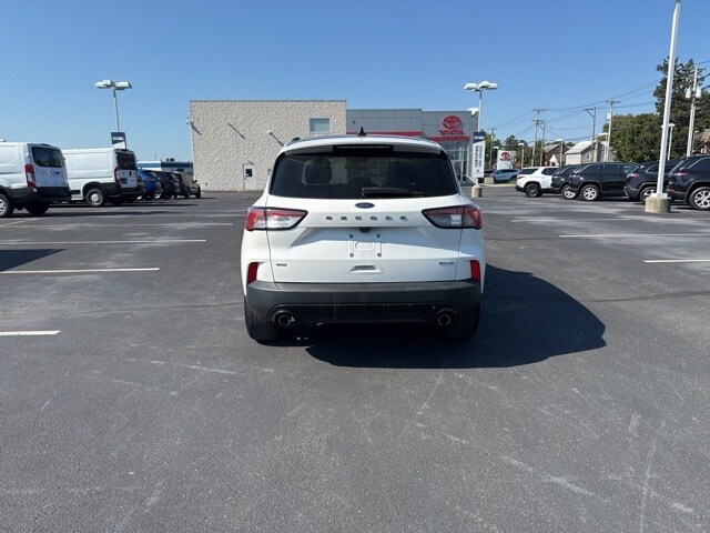 2022 Ford Escape SE photo 3
