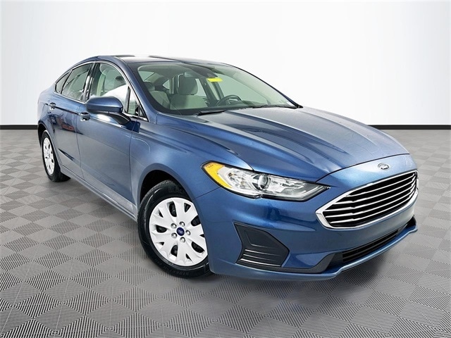 2019 Ford Fusion S's photo