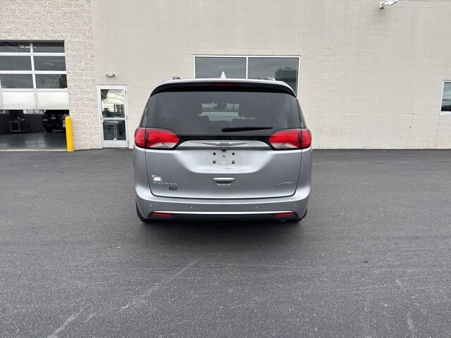 2020 Chrysler Pacifica Limited photo 2
