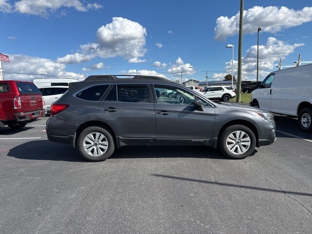 2019 Subaru Outback 2.5i Premium photo 2