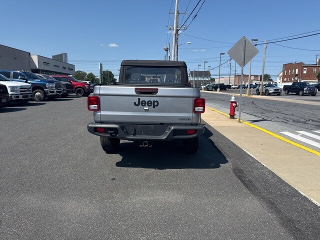 2021 Jeep Gladiator Sport photo 2